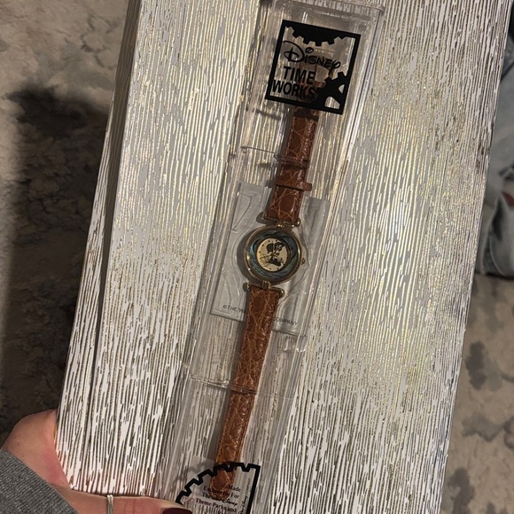 Vintage “Disney ArielWatch Mother Of Pearl Face Disney Park 90s - Picture 5 of 5